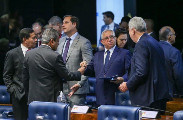 Senadores conversam no plenário do Senado Federal - Metrópoles