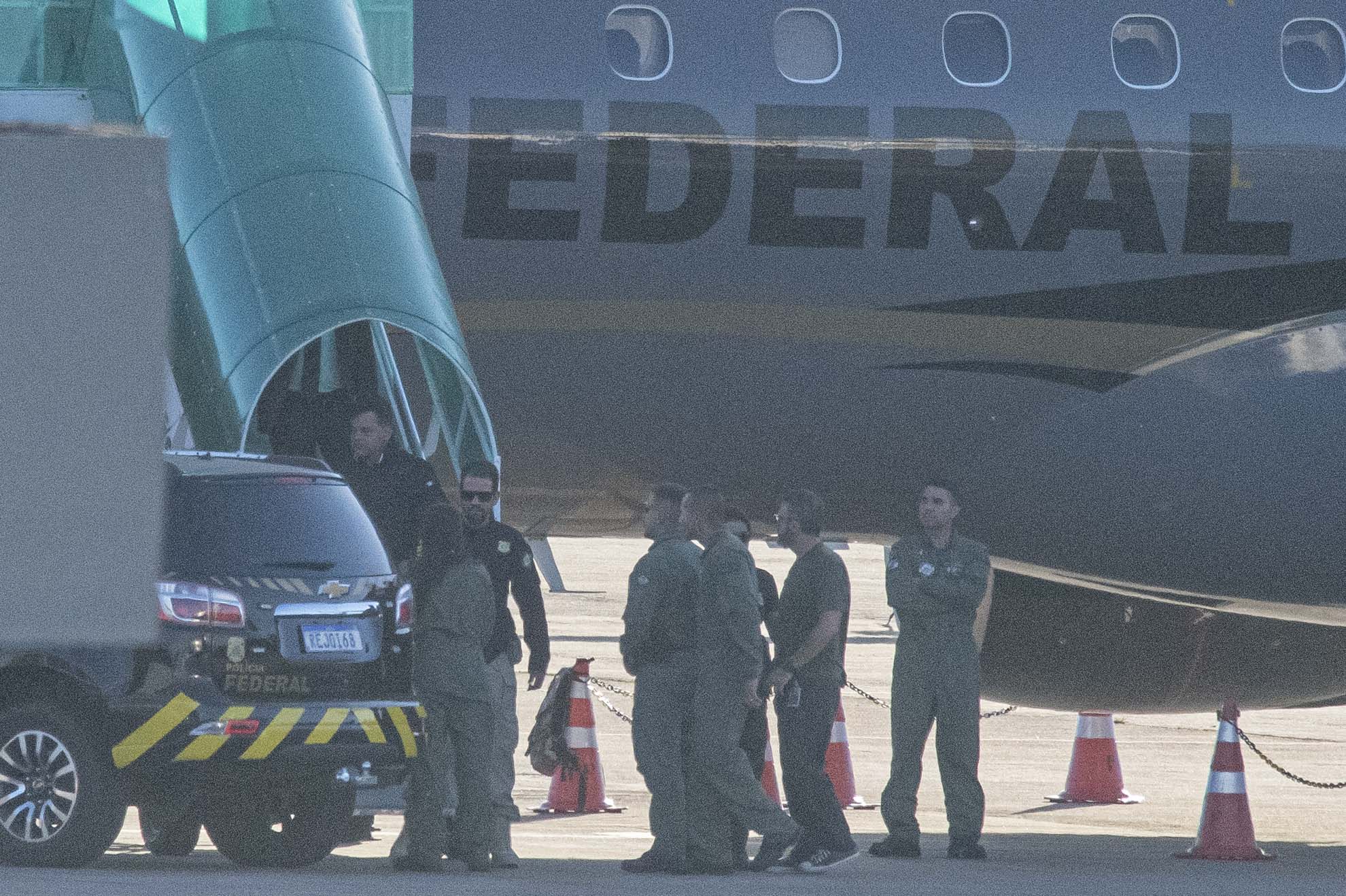 Silvinei Vasques, chega a Brasília em aeronave da PF - Metrópoles