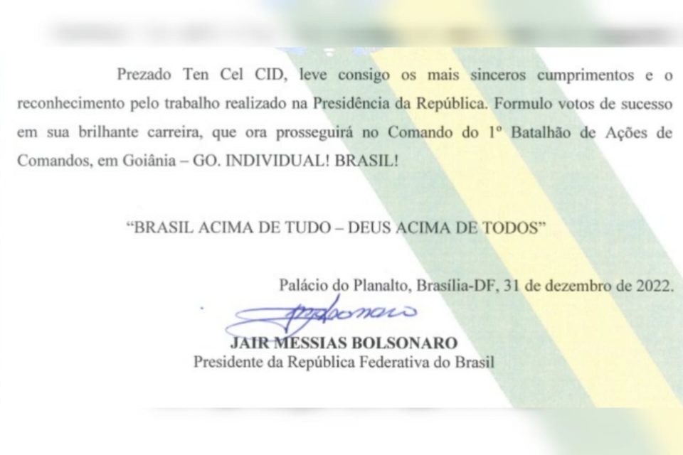 Trecho da carta assinada de próprio punho por Jair Bolsonaro com elogios ao tenente-coronel Mauro Cid