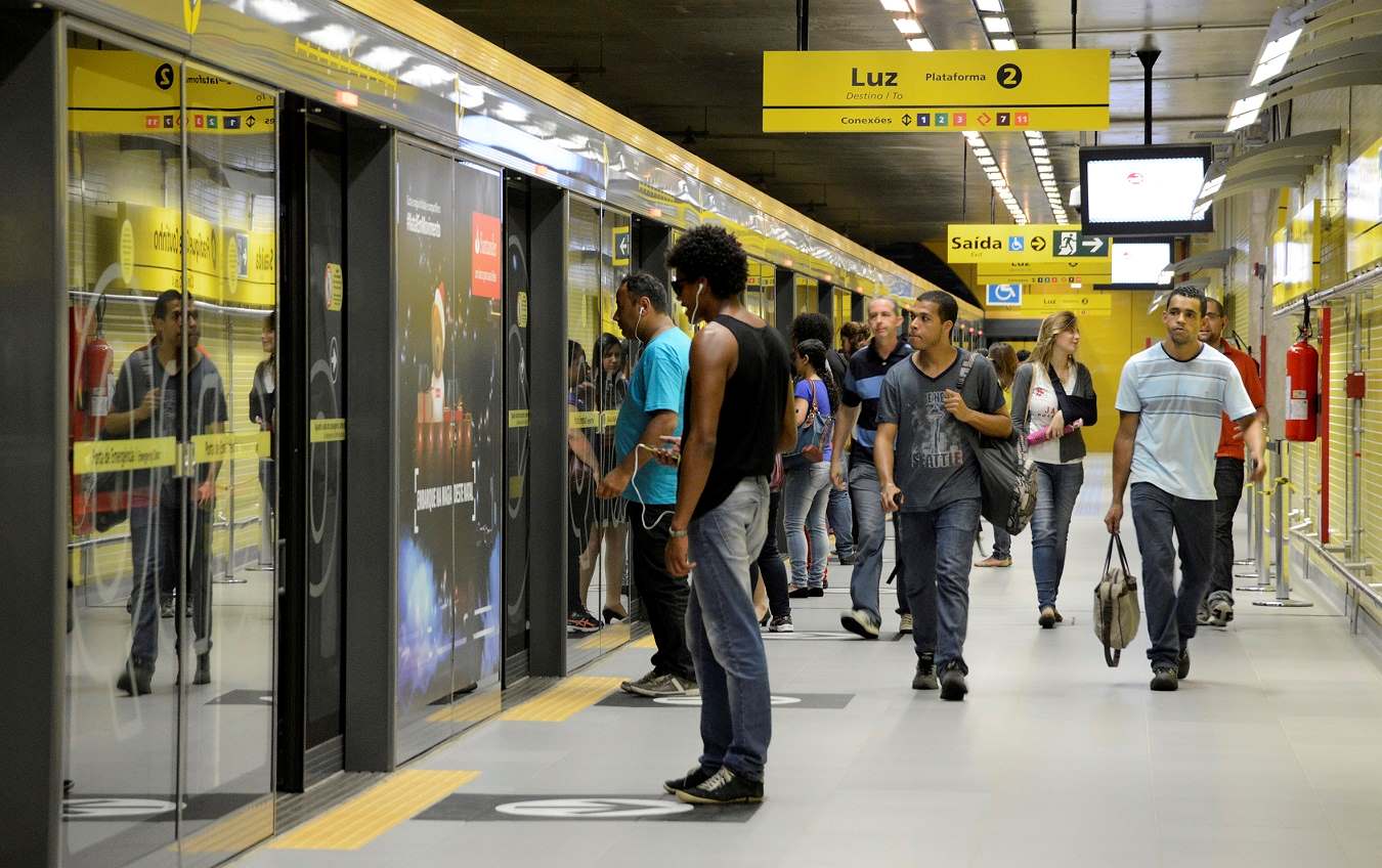 Aparelho eletrônico explode e causa confusão na estação da Luz em SP