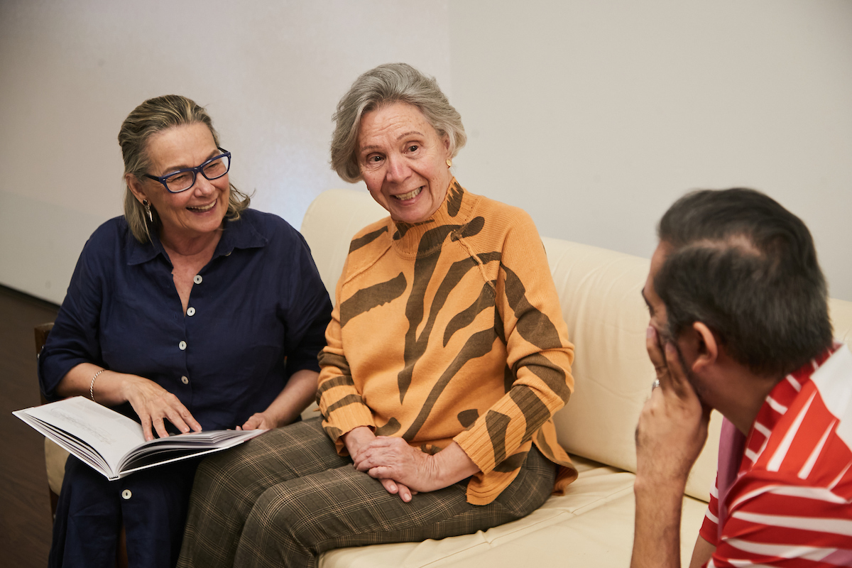 A curadora Graça Ramos, Helena Lopes e Christus Nóbrega