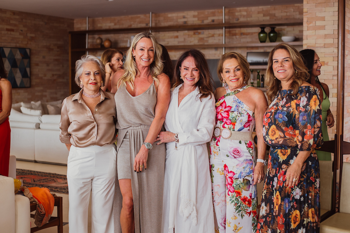 Izabel Uchoa, Eliana Barros, Vania Carvalho, Mercia Crema e Letícia Cunha