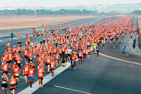 Fotografia colorida de maratona-Metrópoles