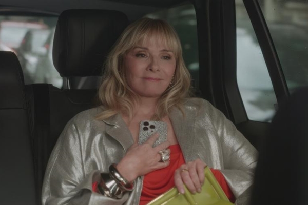 Samantha Jones em trecho de And Just Like That - Metrópoles