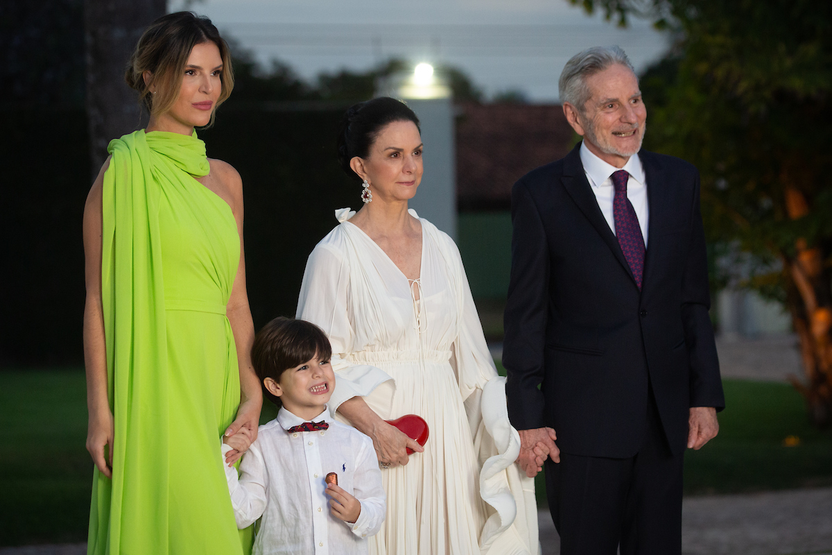 Duda Portella com o filho Joaquim, Antonio Veronese e Elizabeth Amorim