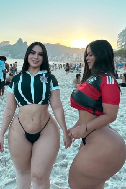 Influencers plus sizes chamam atenção em praia com corpos curvilíneos