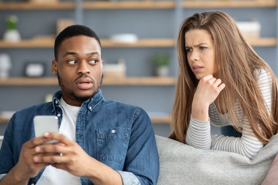 Campeões da possessividade: os 3 signos mais ciumentos do zodíaco