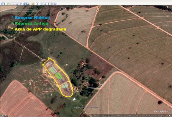 foto colorida aérea mostra área verde em que foram construídos três tanques de água irregulares - Metrópoles