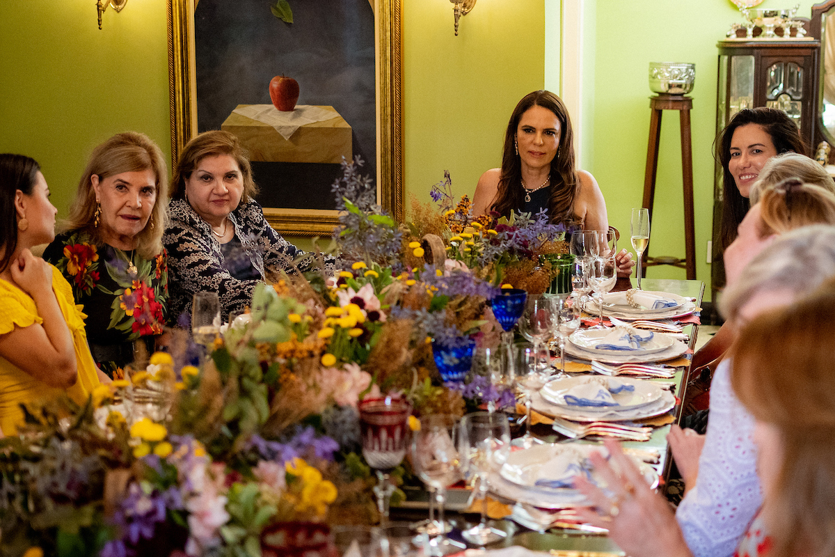 Carla Araujo Jorge convida para almoço entre as amigas - Metrópoles