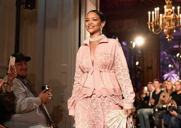 N imagem com cor, o desfile da Fenty x Puma - Metrópoles