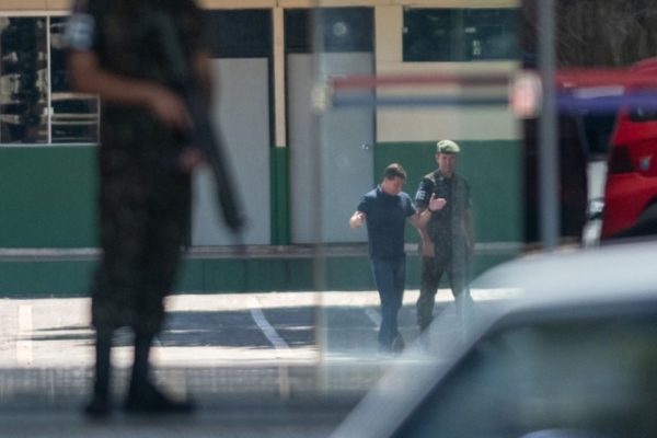 imagem colorida de Mauro Cid no Batalhão de Polícia do Exército, em Brasília, onde ficou preso por 4 meses - Metrópoles
