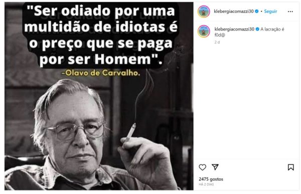 Imagem em preto e branco mostra print do instagram do ex-jogador Kleber Gladiador com uma foto em preto e branco de Olavo de Carvalho com uma frase atribuída ao guru do bolsonarismo: “Ser odiado por uma multidão de idiotas é o preço que se paga por ser homem” - Metrópoles