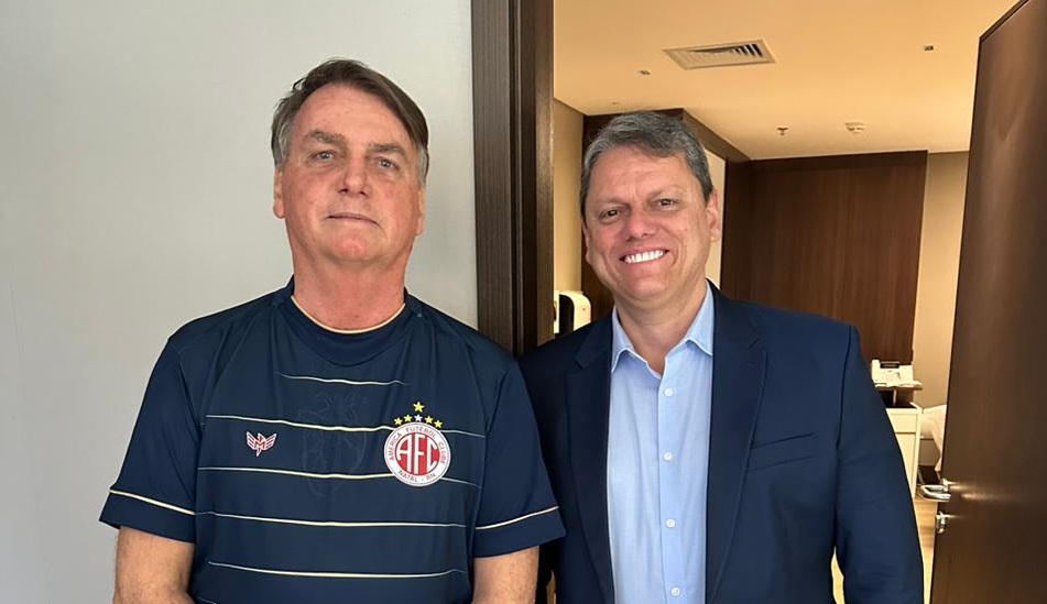 Bolsonaro encontra Tarcísio em meio a rumor de chapa com Michelle