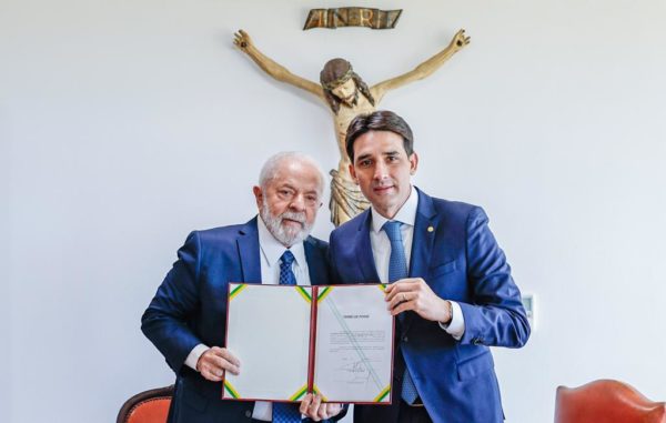 imagem colorida lula e ministro silvio - metropoles