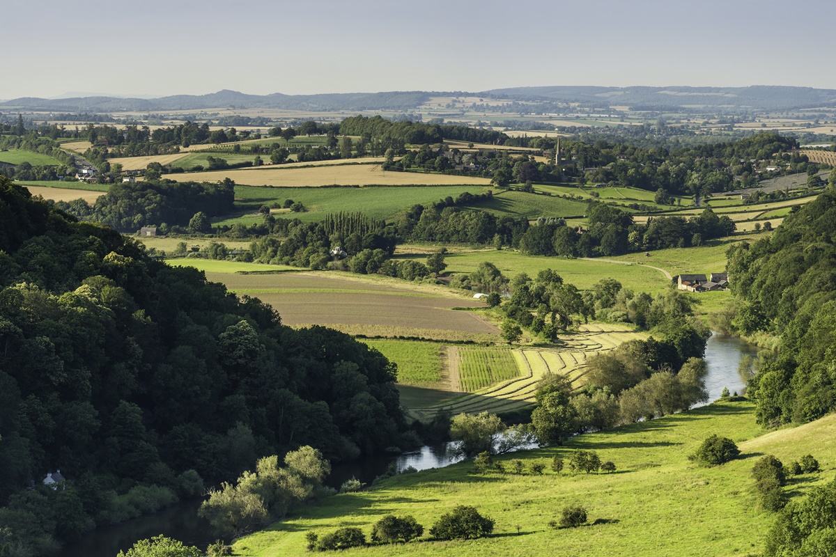 Foto colorida. região de Wye Valley, entre a Inglaterra e o País de Gales - Metrópoles