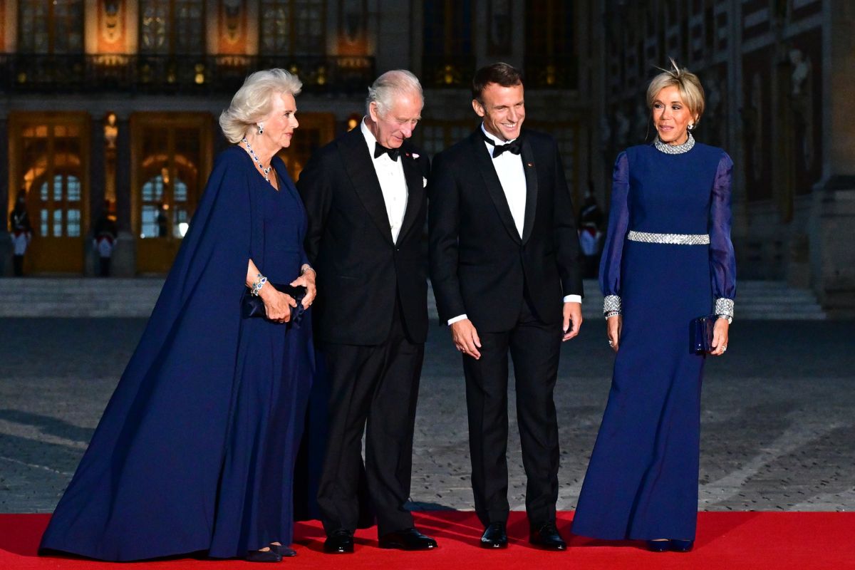 Camila Parker, Charles III, Emmanuel e Brigitte Macron