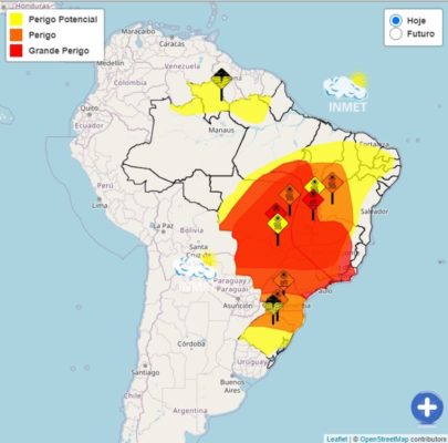 foto colorida mostra mapa do Inmet com aviso de alerta vermelho em 11 estados e no DF em razão da onda de calor - Metrópoles