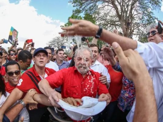 Lula e apoiadores 