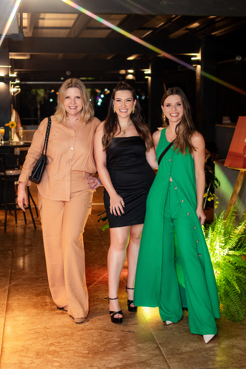 Adriana Tupinambá, Gabriella Meireles e Mariana Tupinambá