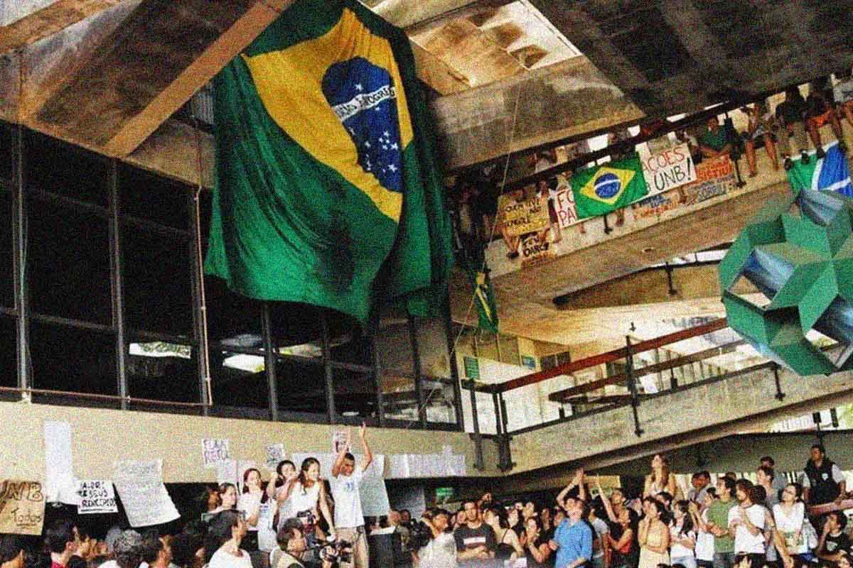 imagem da reitoria da unb durante a ocupação de 2008