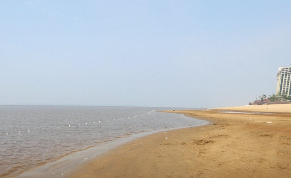 Imagem colorida da praia de Ponta Negra, Manaus - Metrópoles