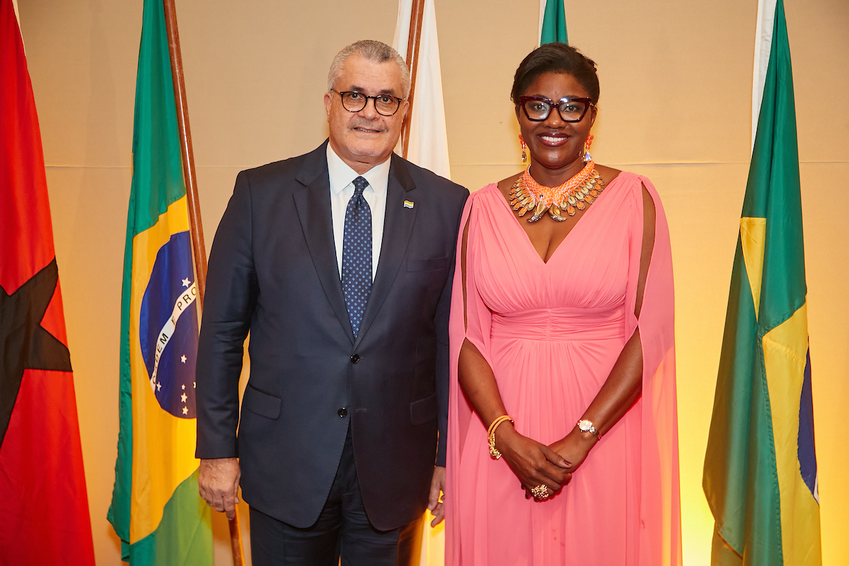 Embaixador e embaixatriz do Gabão, Jacques Michel Moudoute-Bell e Julie-Pascale Moudoute-Bell