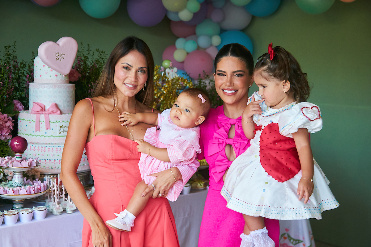 Amanda Guerra com a pequena Aurora, Tatá Canhedo e Maria Sofia