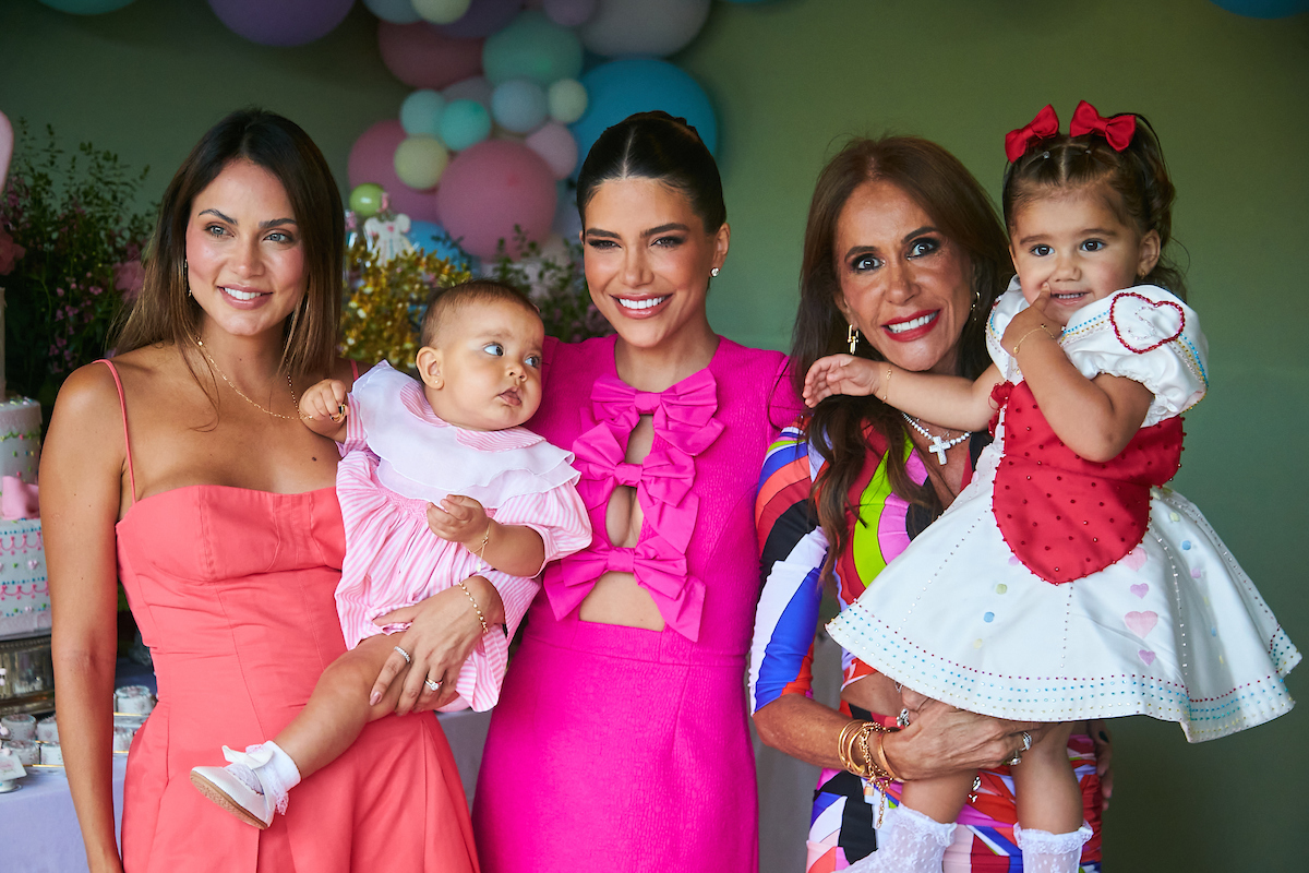 Amanda e Aurora Guerra, Tatá Canhedo e Maria Sofia com Rosângela Lacerda