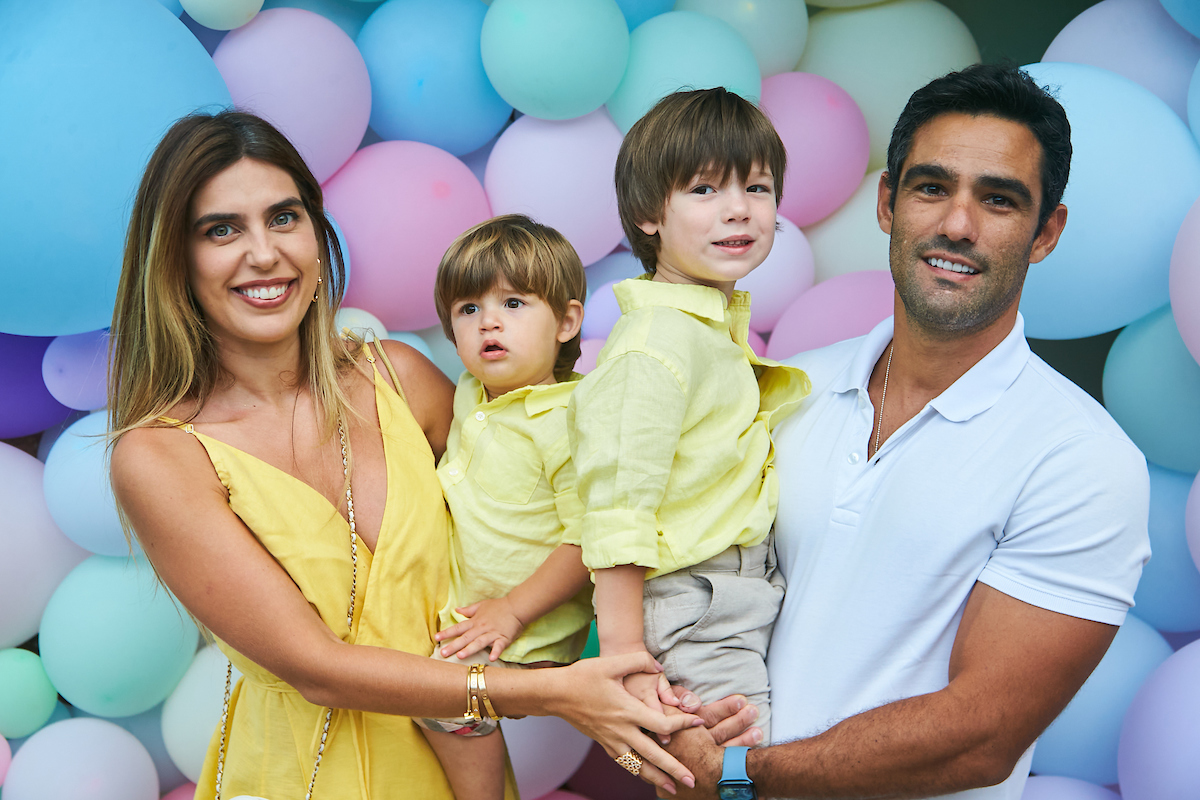 Valéria Bittar com os filhos, Gustavo e Paulo Henrique, e o marido, Paulo Renato Roriz