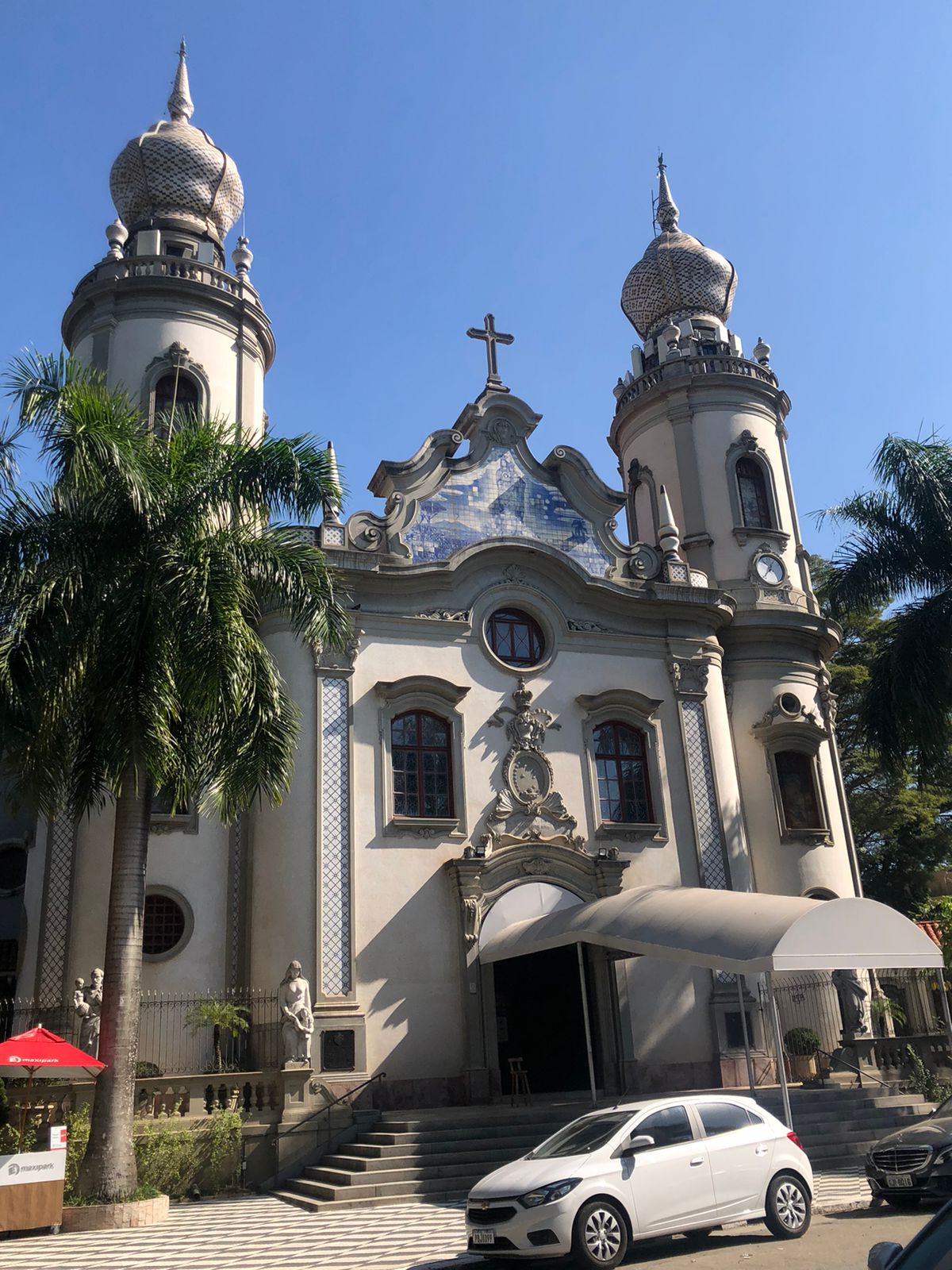 Vista externa da Igreja Nossa Senhora do Brasil