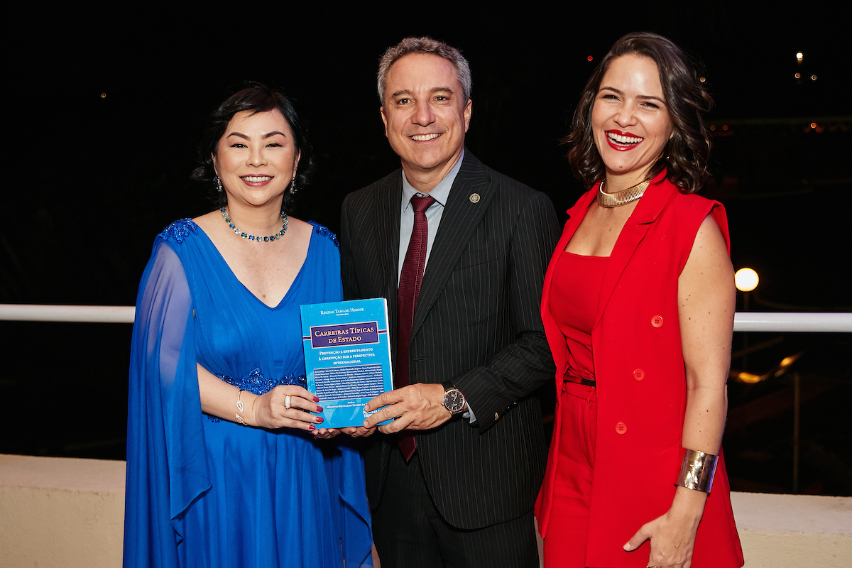 Regina Hirose, Luciano Leiro e Mayra Corrêa