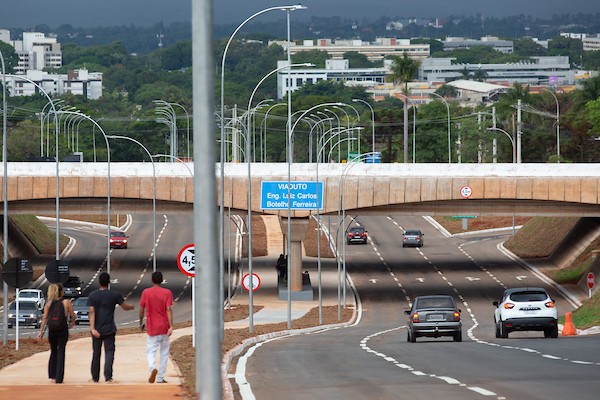 Fotografia colorida mostrando o Viaduto do Sudoeste-Metrópoles