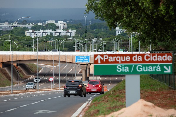 Fotografia colorida mostrando o Viaduto do Sudoeste-Metrópoles