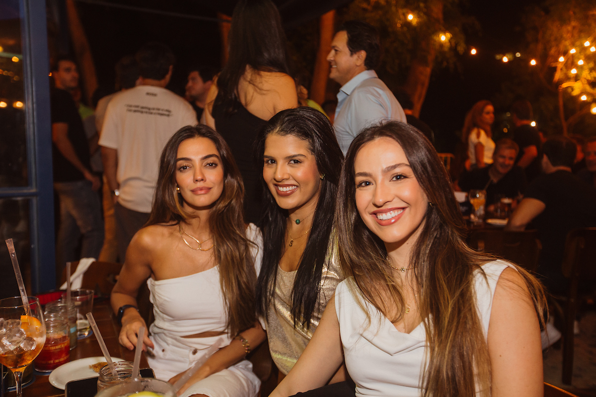 Juliana Janiques, Sara Araújo e Carol Guimarães