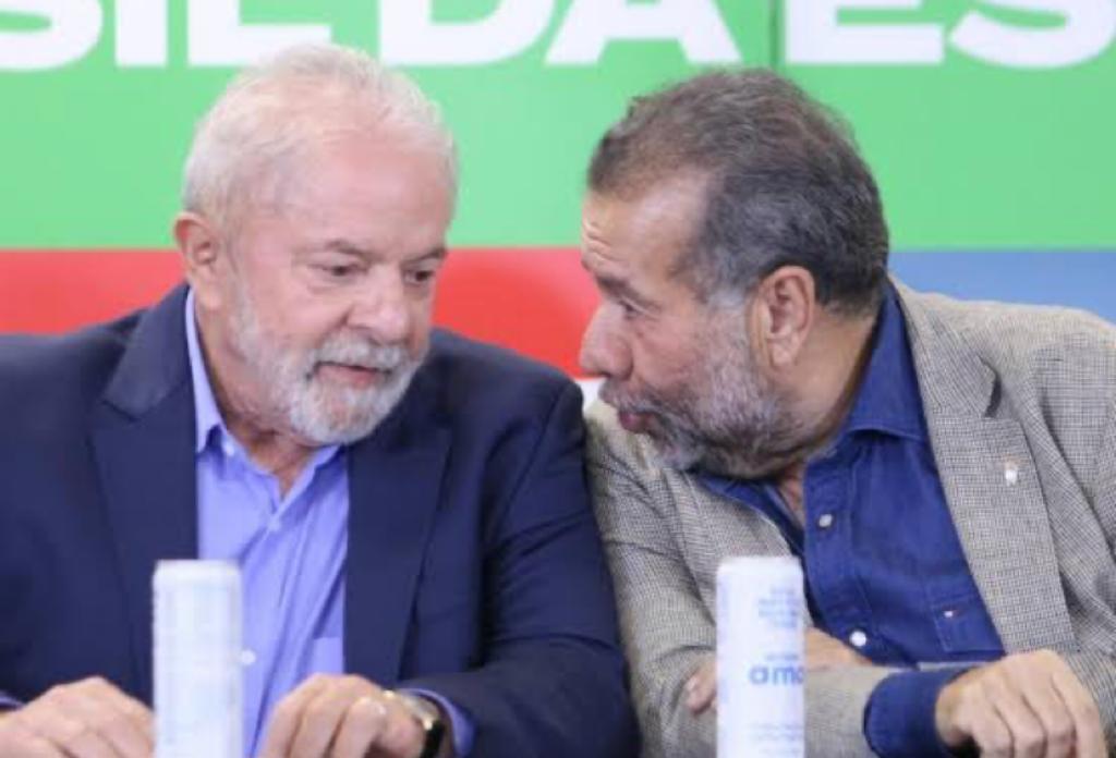 Governo tenta conter crise, mas não explica inação de Lupi e do INSS