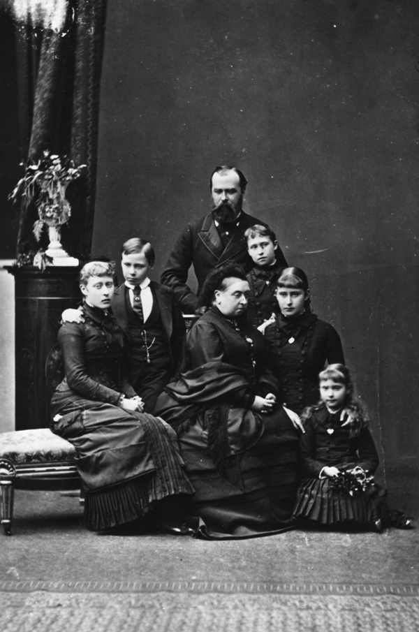 Família real de luto pela morte da princesa Alice, em 1878 - Metrópoles