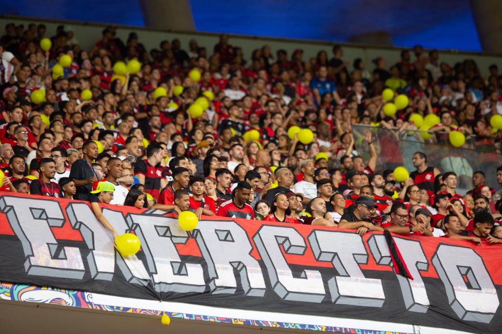 Torcida do Flamengo no Mané Garrincha - Metrópoles