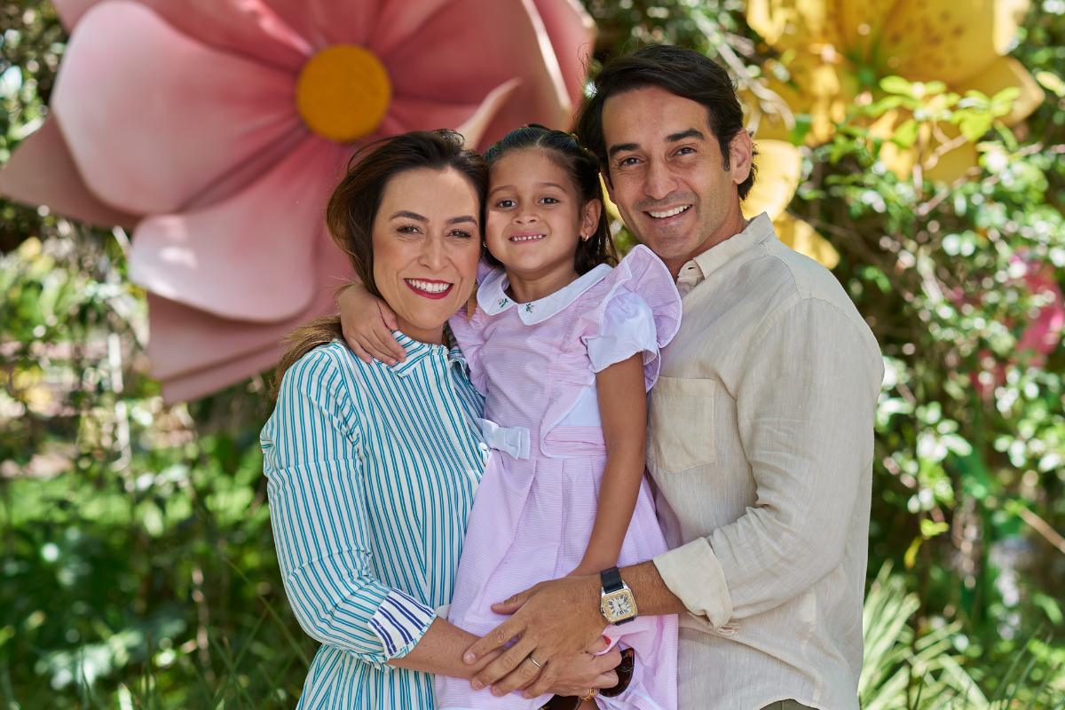 Aline Oliveira, Raphael Correia e Júlia