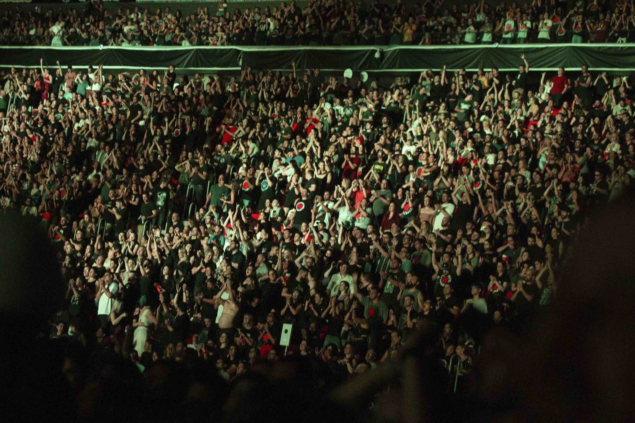 Imagem colorida do show Red Hot Chili Peppers no Mané Garrincha em Brasília - Metrópoles