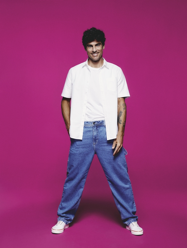 Evandro Soldati veste calça carpenter - Metrópoles