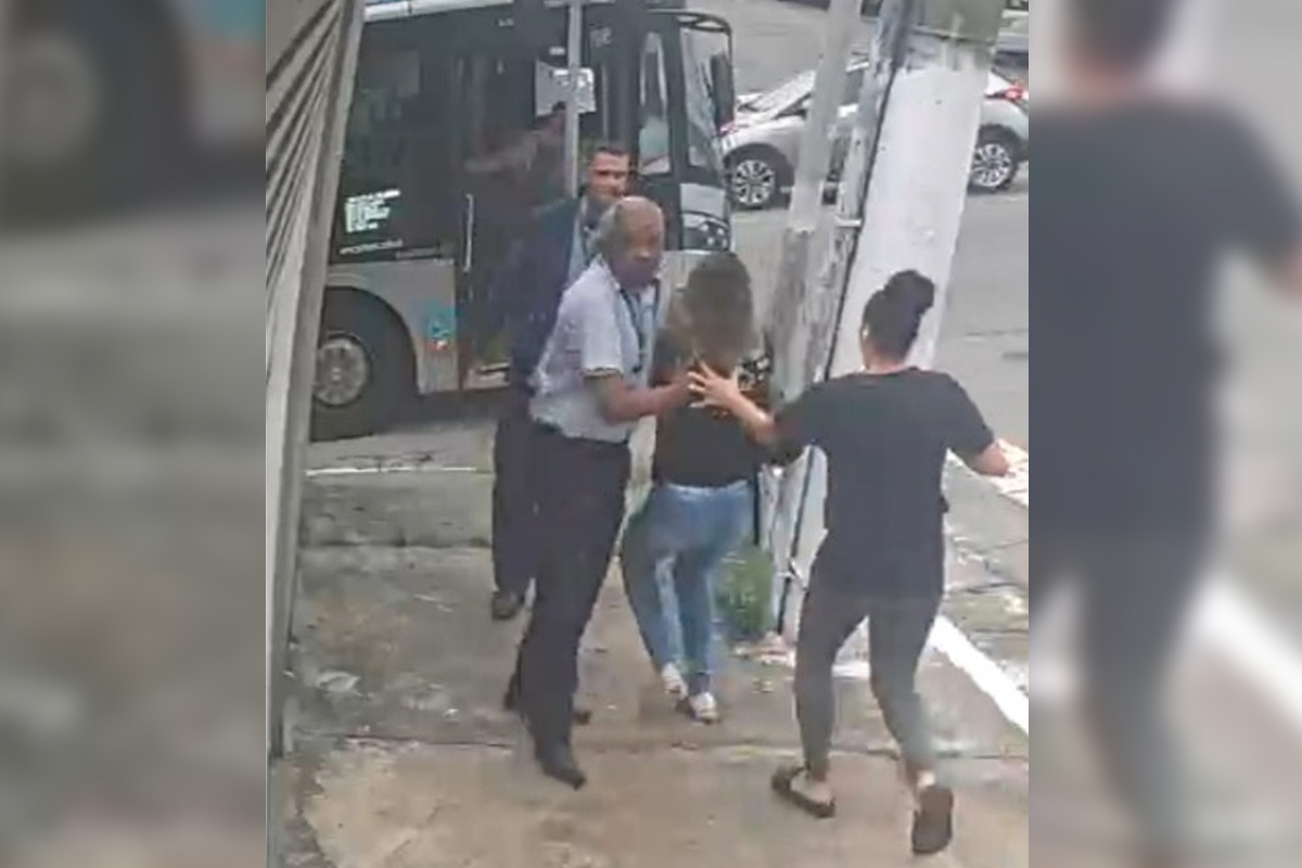 Vídeo: motorista de ônibus salva mulher de tentativa de estupro | Metrópoles