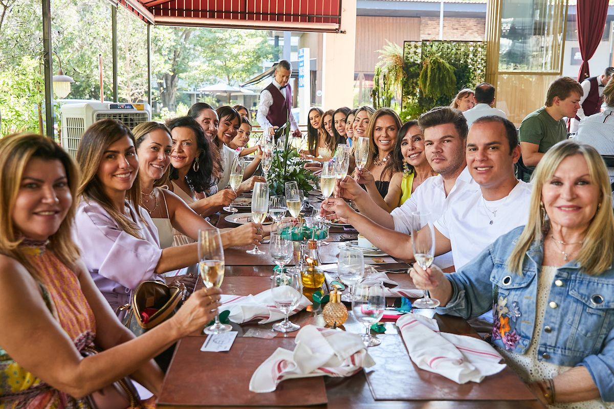 Mesa de convidados do aniversário de Junior Menezes