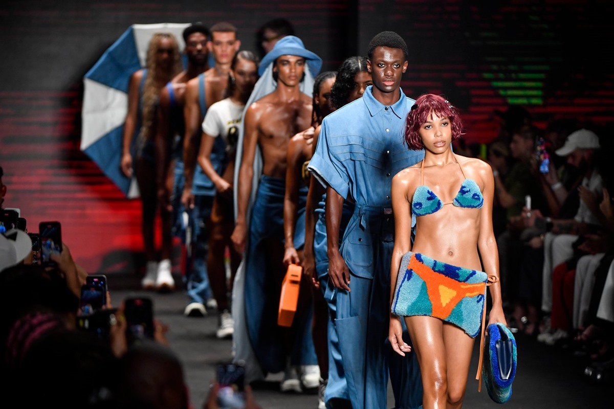 Modelos na passarela da Dendezeiro durante o São Paulo Fashion Week N56 - Metrópoles