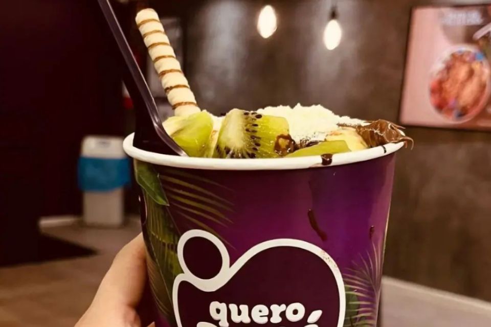 Foto colorida de um açaí - Metrópoles