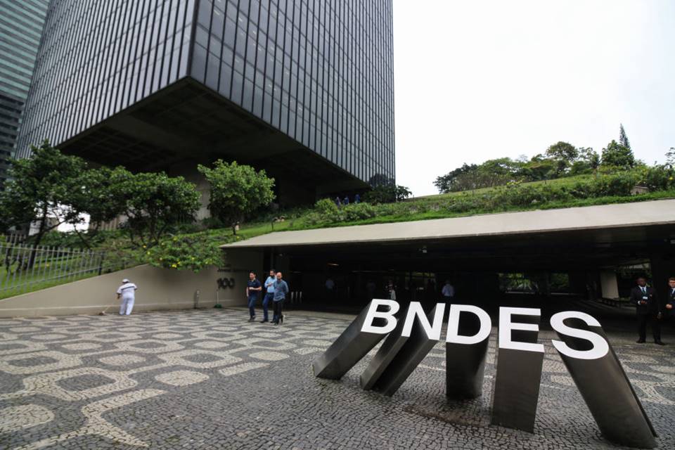 Tarifaço: BNDES anuncia R$ 10 bi extras para empresas menos afetadas