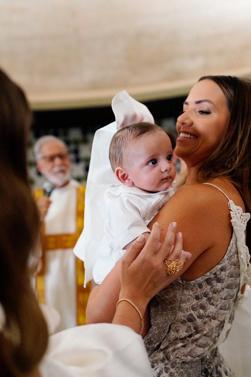 Tom nos braços da madrinha, Luisa Gontijo