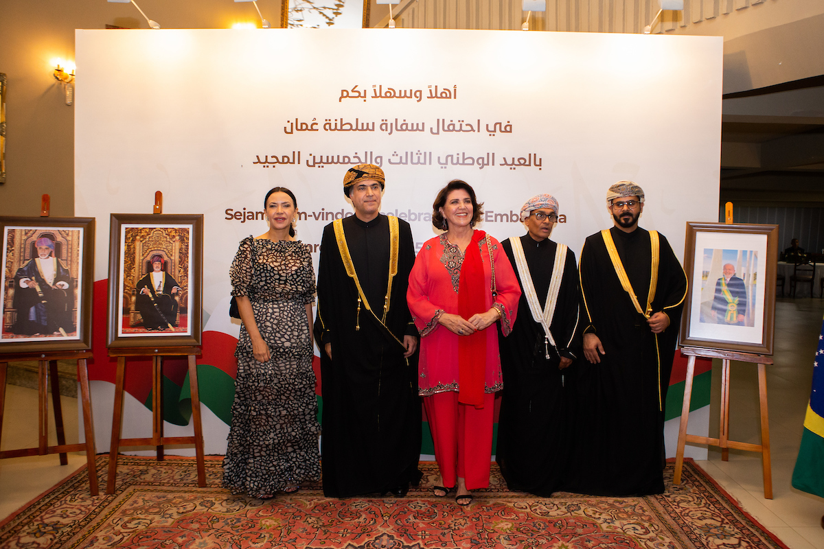 Claudia Meireles com o embaixador do Sultanato de Omã no Brasil, Talal Sulaiman Alrahbi; Irany Poubel, Abdulmohsin Alojaili e Ishaq Abdullah