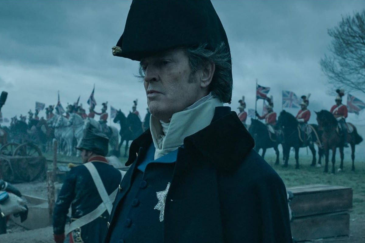 O ator Rupert Everett dá vida ao duque de Wellington - Metrópoles