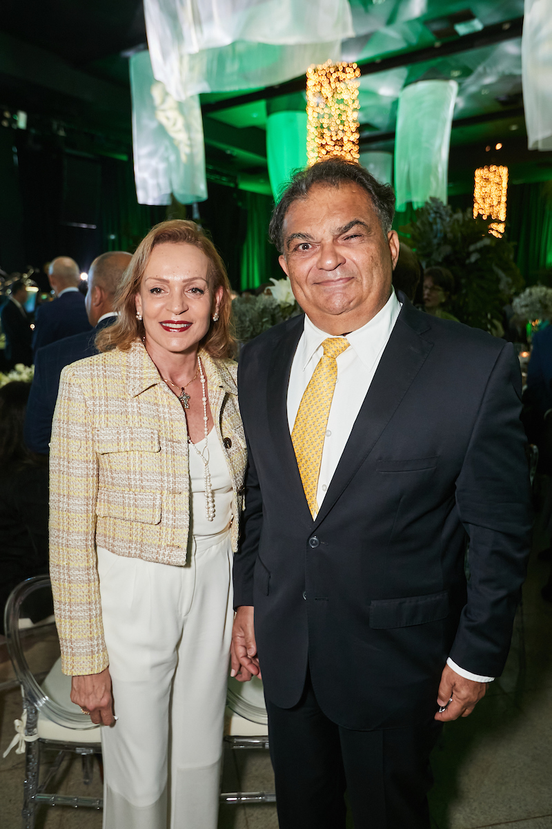 A embaixadora do Líbano, Carla Jazzar; com o Almirante Flávio Rocha