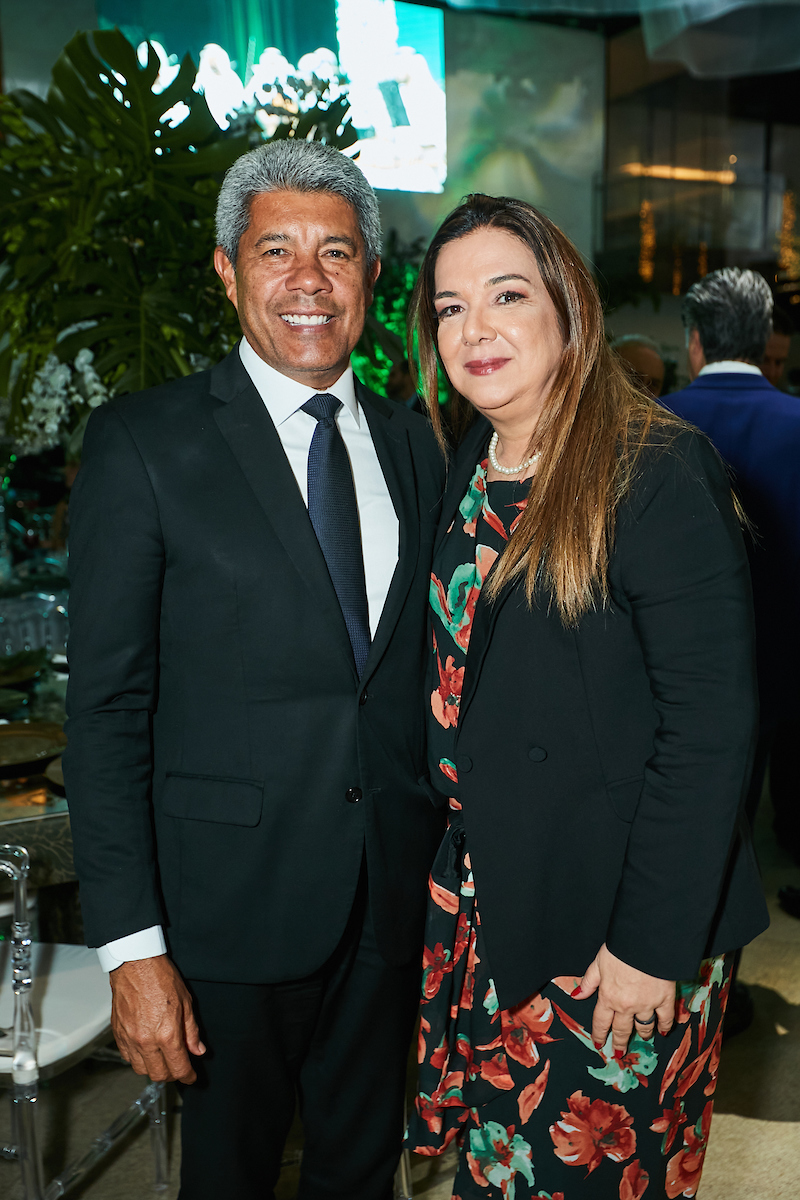 O governador da Bahia, Jerônimo Rodrigues, e sua esposa, Tatiana Velloso